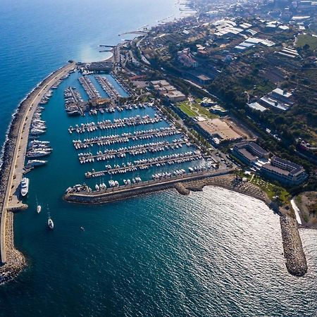 Apartamento H11 Luxury 9A - Porto - Piscina - Jacuzzi Santo Stefano al Mare Exterior foto