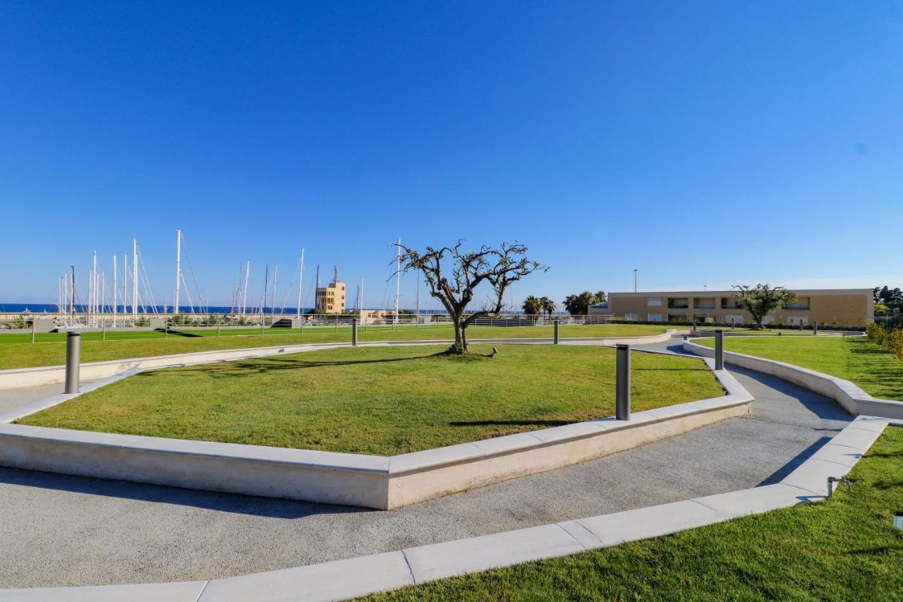 Apartamento H11 Luxury 9A - Porto - Piscina - Jacuzzi Santo Stefano al Mare Exterior foto