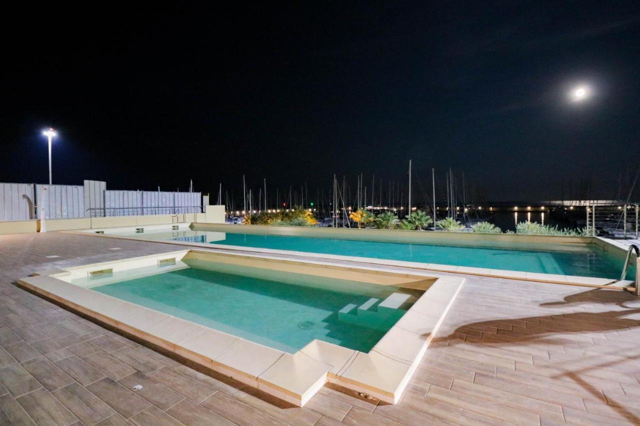 Apartamento H11 Luxury 9A - Porto - Piscina - Jacuzzi Santo Stefano al Mare Exterior foto